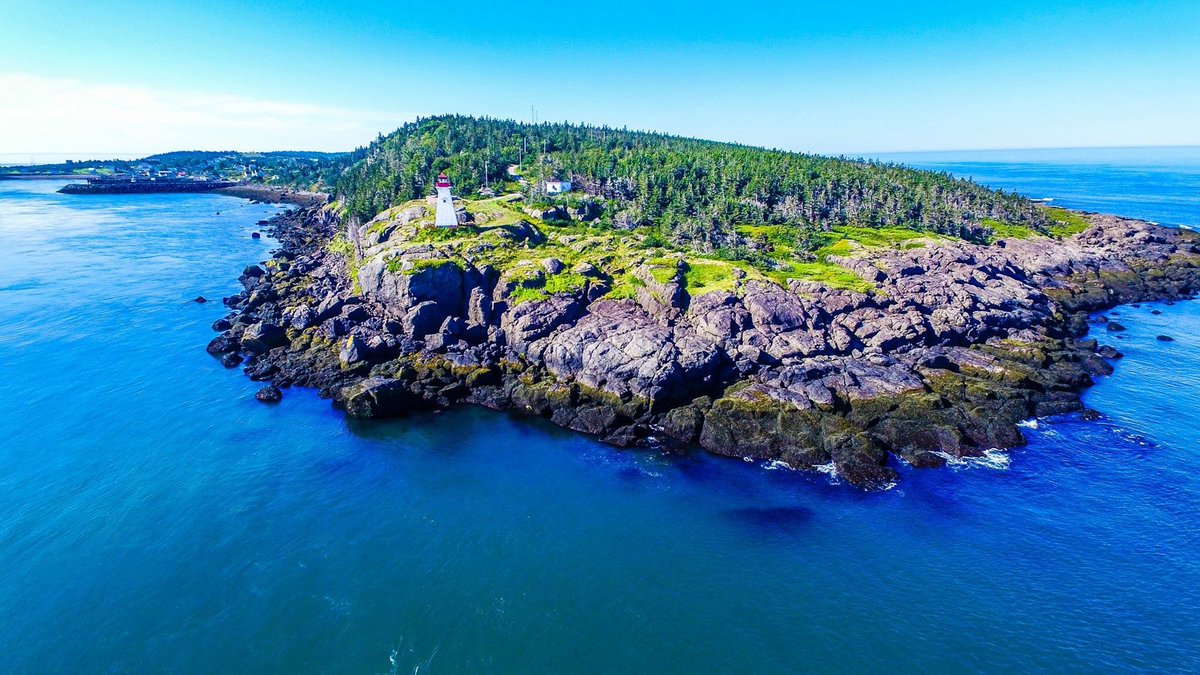 #NSLighthouseProject: Boers Head #Lighthouse, near #Tiverton, Long Island, #Digby Neck, #NovaScotia. <a href="/VisitNovaScotia/">Visit Nova Scotia</a> <a href="/NSLPS/">NSLPS.COM</a> @SeaAndBeScene