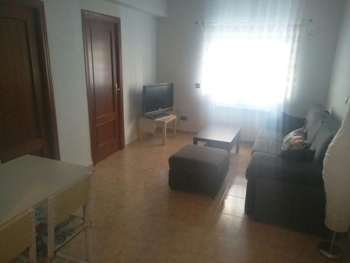 Eodaron's tweet photo. @Bombi_enana Yo que pensaba incluso dormir en mi palacete... 😢 me partes el coraçao https://t.co/0Y1DedSo0h
