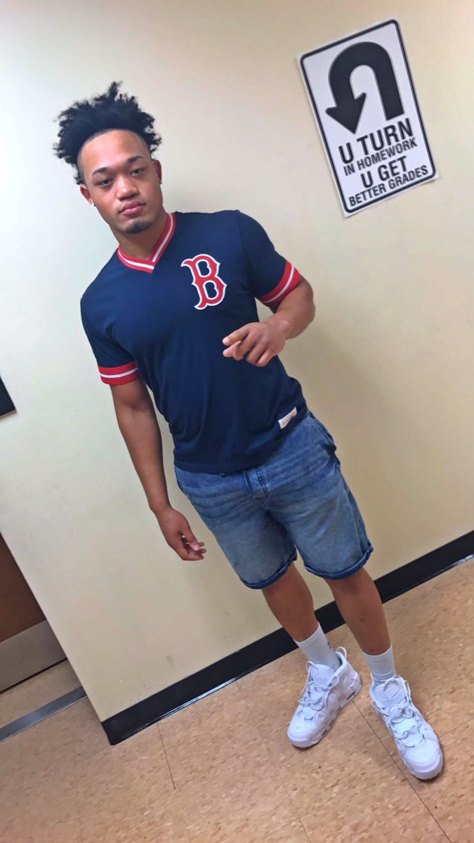 nazew123's tweet photo. Don't Tell me what people say about me🤷🏽‍♂️ Tell me why they feel comfortable Telling you💯
#Fabv https://t.co/jtwdWs2hcF