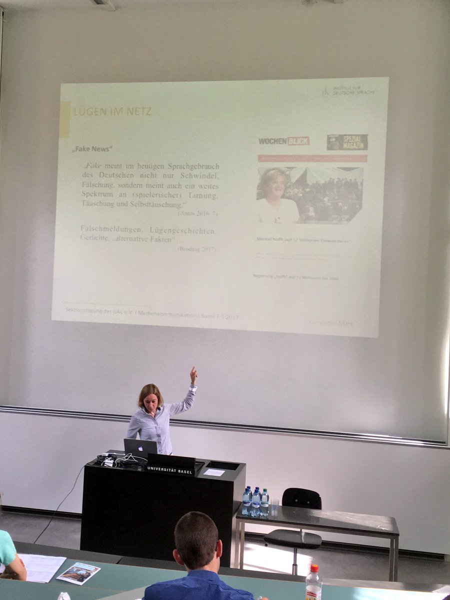 dpfu's tweet photo. @KonstanzeMarx zeigt auf Lug und Trug im Netz, erklärt Lügenbedingungen und analysiert Täuschungssignale #GAL17 https://t.co/Zw7IpGUfTK