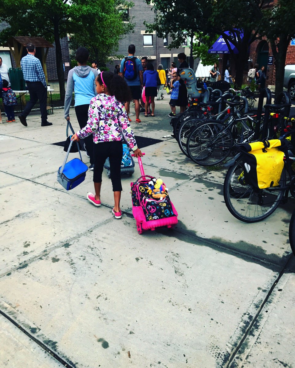 BrooklinePublic's tweet photo. Happy First Day of School! Students and families made their way to Pierce this morning #PSBwelcomeback #firstdayfeels #backpacksonbackpacks https://t.co/9S9gSeS29P