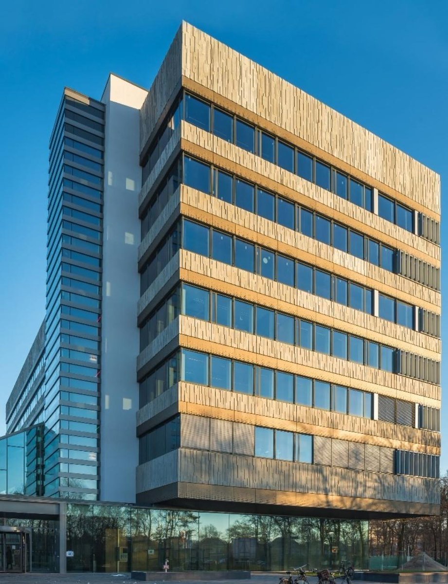 Uitgeroepen tot beste renovatieproject 2017: Het Tandheelkundegebouw van de Radboud Universiteit Nijmegen. #gevelbekleding <a href="/MetalDesignWork/">Metal Design Works</a>