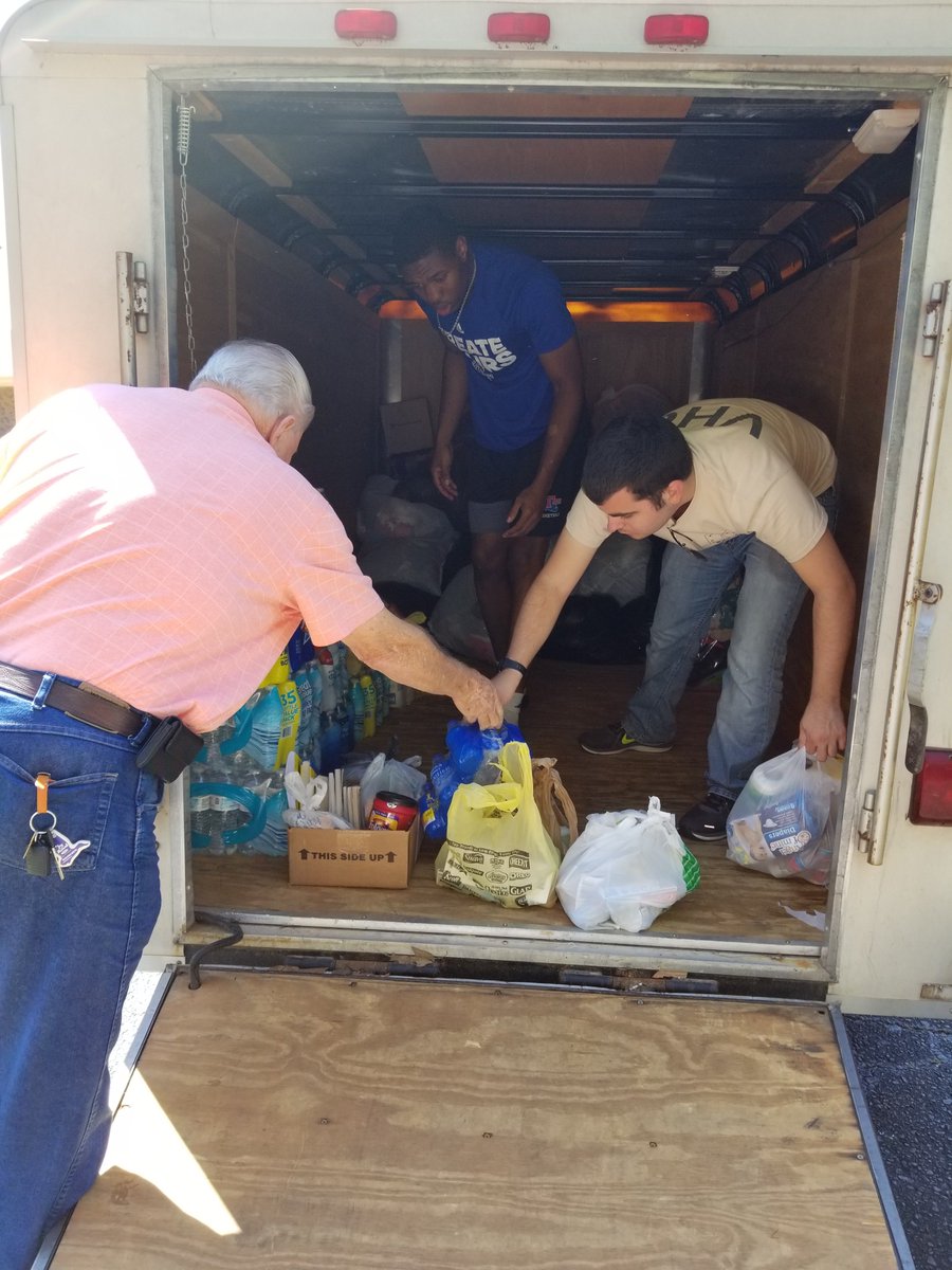 CSClatech's tweet image. Trailer &amp;amp; van are full and on their way. We Pray these items will bless many lives.  Matt. 25:40 #hurricaneharvey #csclatech #wearelatech