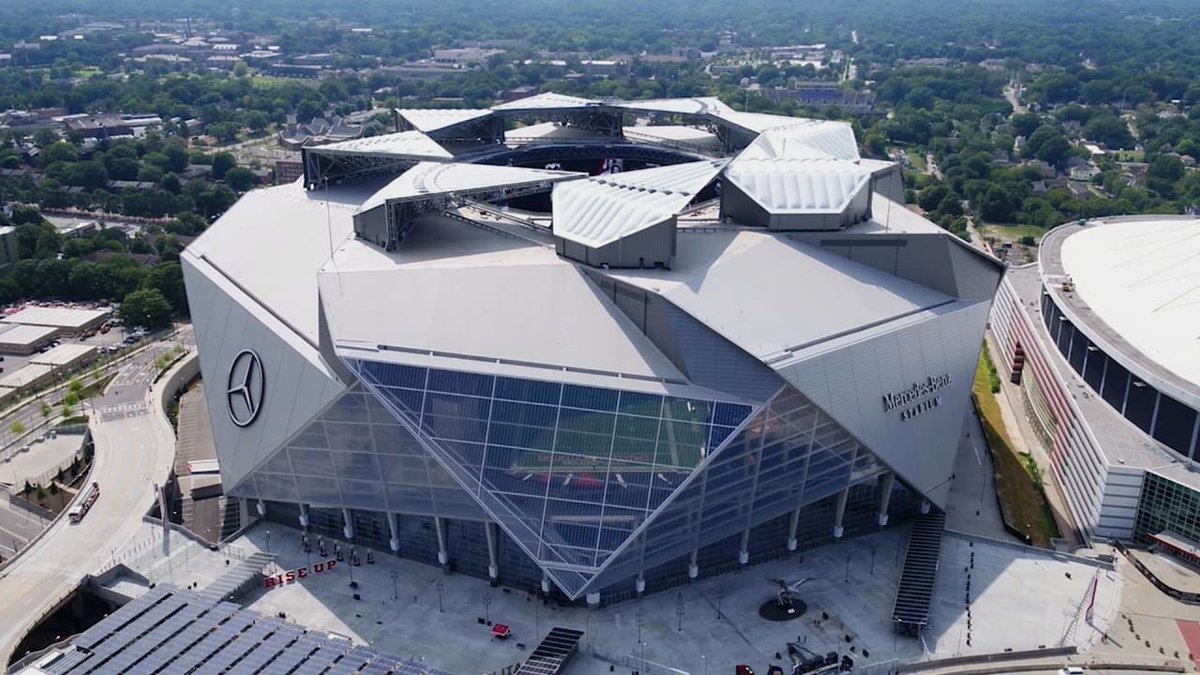 LMdisrupt's tweet photo. The Atlanta Falcons’ Revolutionary New Stadium Is Unlike Any You’ve Ever Seen. https://t.co/Wn7GPaAZtH https://t.co/tPkgRhWn30