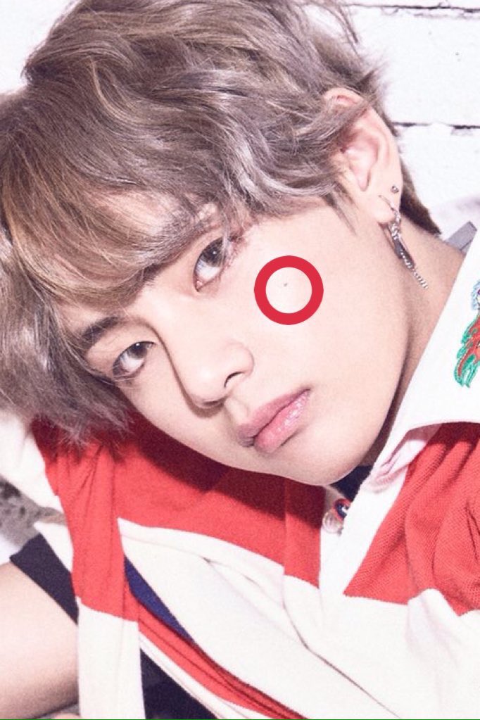 Tiny_Taetae's tweet photo. Acabei de perceber que surgiu uma adorável pintinha no rostinho do Tae ❤ #LOVE_YOURSELF https://t.co/QDiQN2toSC