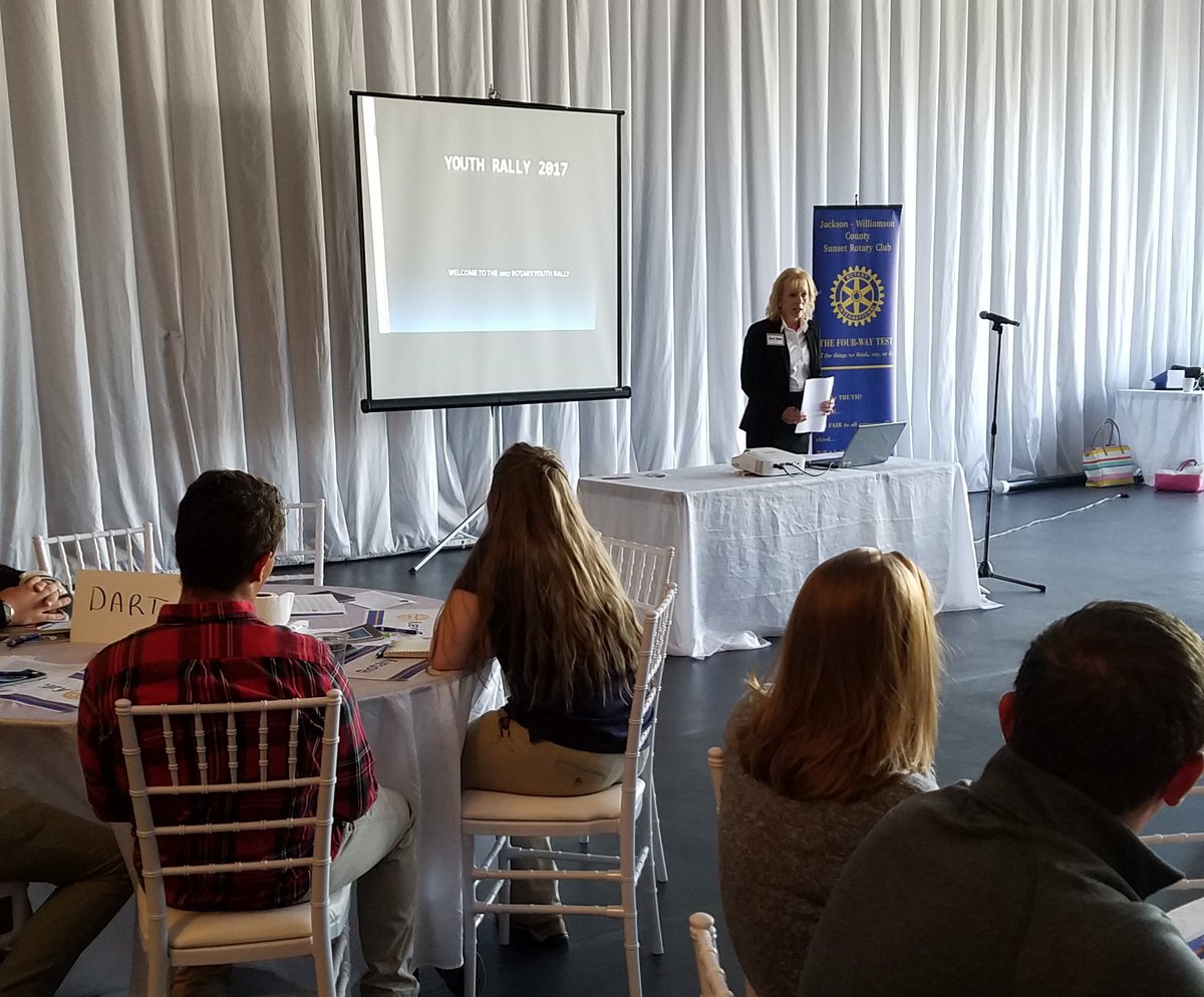 Susan Willis shares insight into professional attire. #YSREntrepreneurs