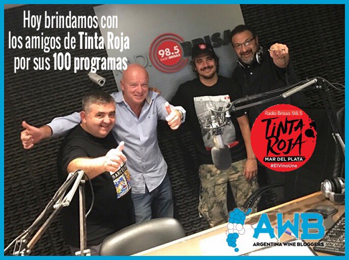 Felicitaciones a los amigos de @tintarojamdq por sus primeros 100 programas!! Salú <a href="/WineMDQ/">WineMDQ</a> <a href="/GabyMascolo/">GabyMascolo 🍷</a> <a href="/guzzy64/">Gustavo Allegrini</a> <a href="/OlivariumMDQ/">Alberto Samara</a> #ElVinoUne 🍷