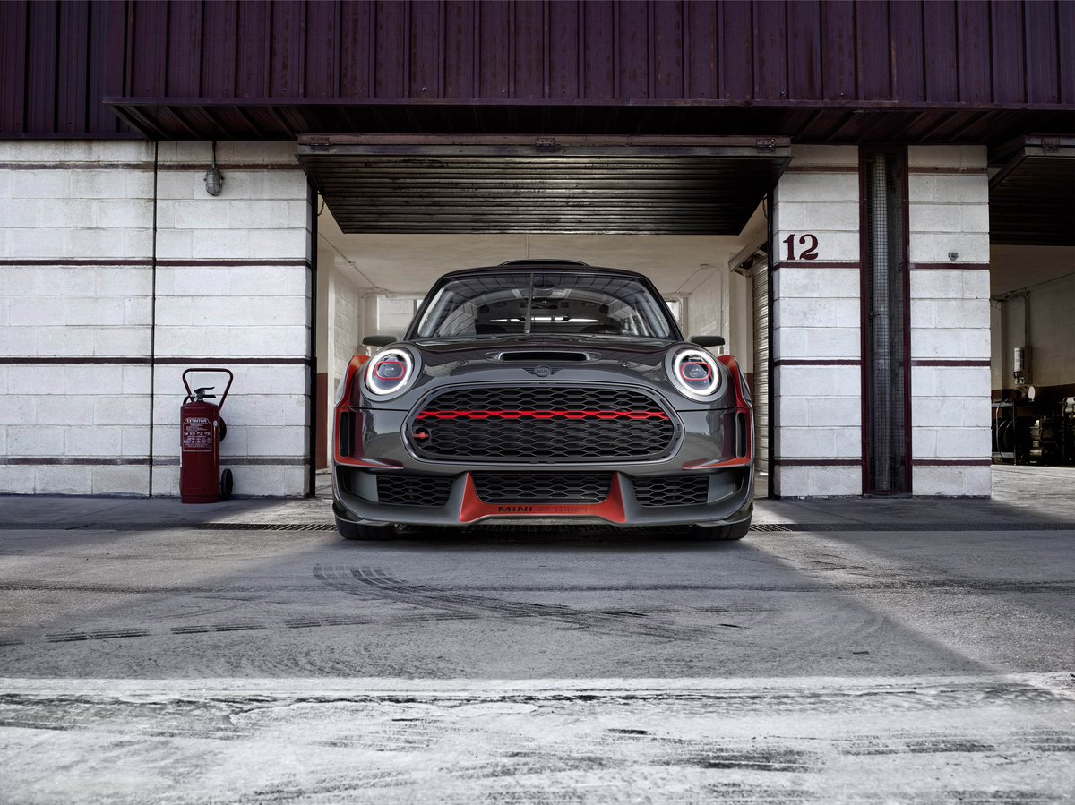 AutoVeracruz's tweet photo. MINI + alto rendimiento + sentimiento automovilístico = John Cooper Works. Este es el concepto presentado en Frankfurt. https://t.co/MJ7SCSrBOU