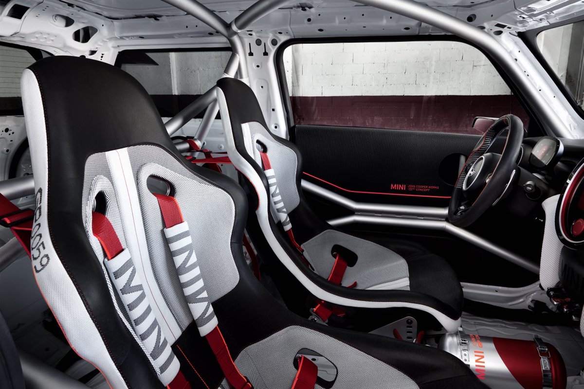 AutoVeracruz's tweet photo. MINI + alto rendimiento + sentimiento automovilístico = John Cooper Works. Este es el concepto presentado en Frankfurt. https://t.co/MJ7SCSrBOU
