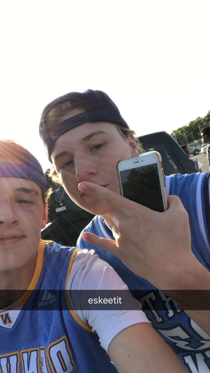 TJMac3232's tweet image. Happy 18th homie🎉 🛵🔥#eskeetitt #keefer #beeline