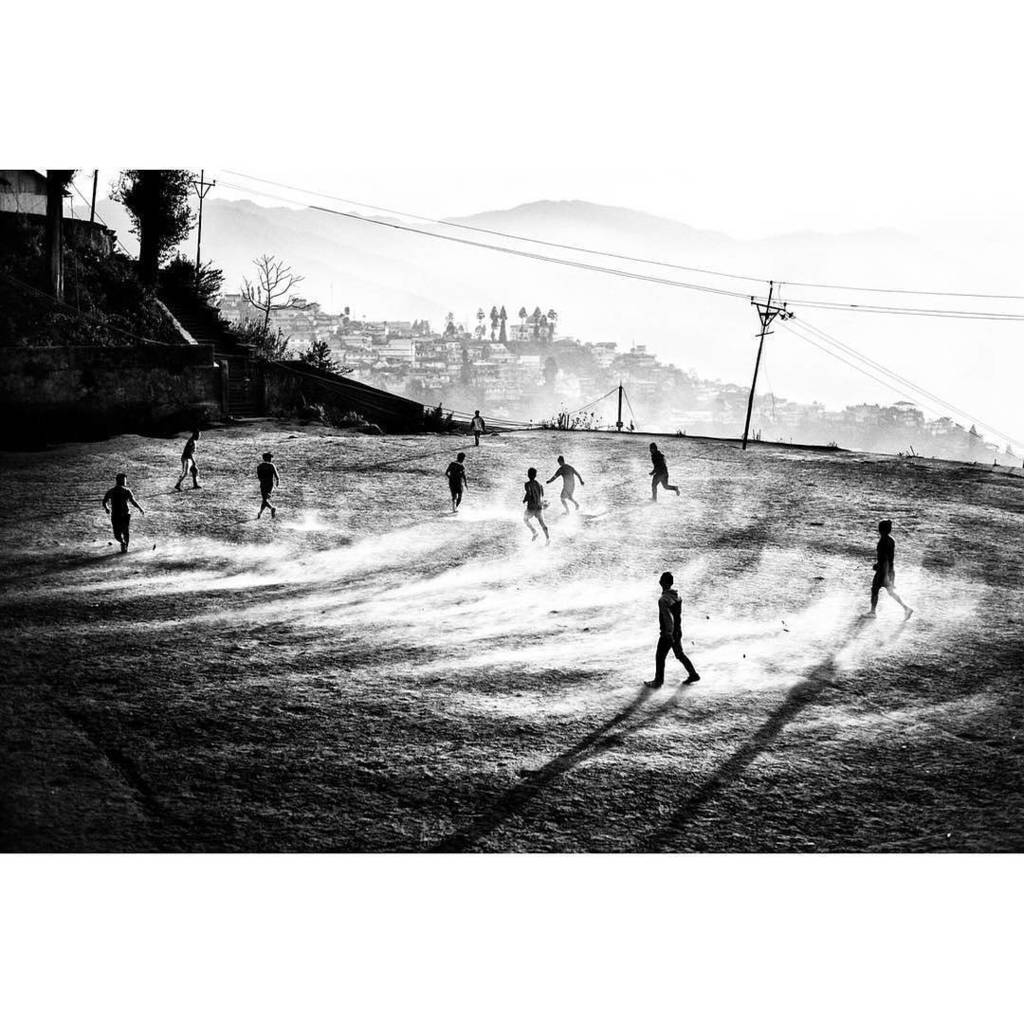 Boys play soccer in Darjeeling, India, photographed by Alan Schaller (@alan_schaller): ift.tt/2gJY11n