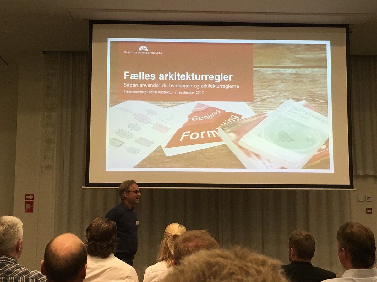 Michael Bang fra Digitaliseringsstyrelsen på fællesoffentlig arkitekturkonference: "OIO er død". 

Længe leve FDA. 
arkitektur.digst.dk