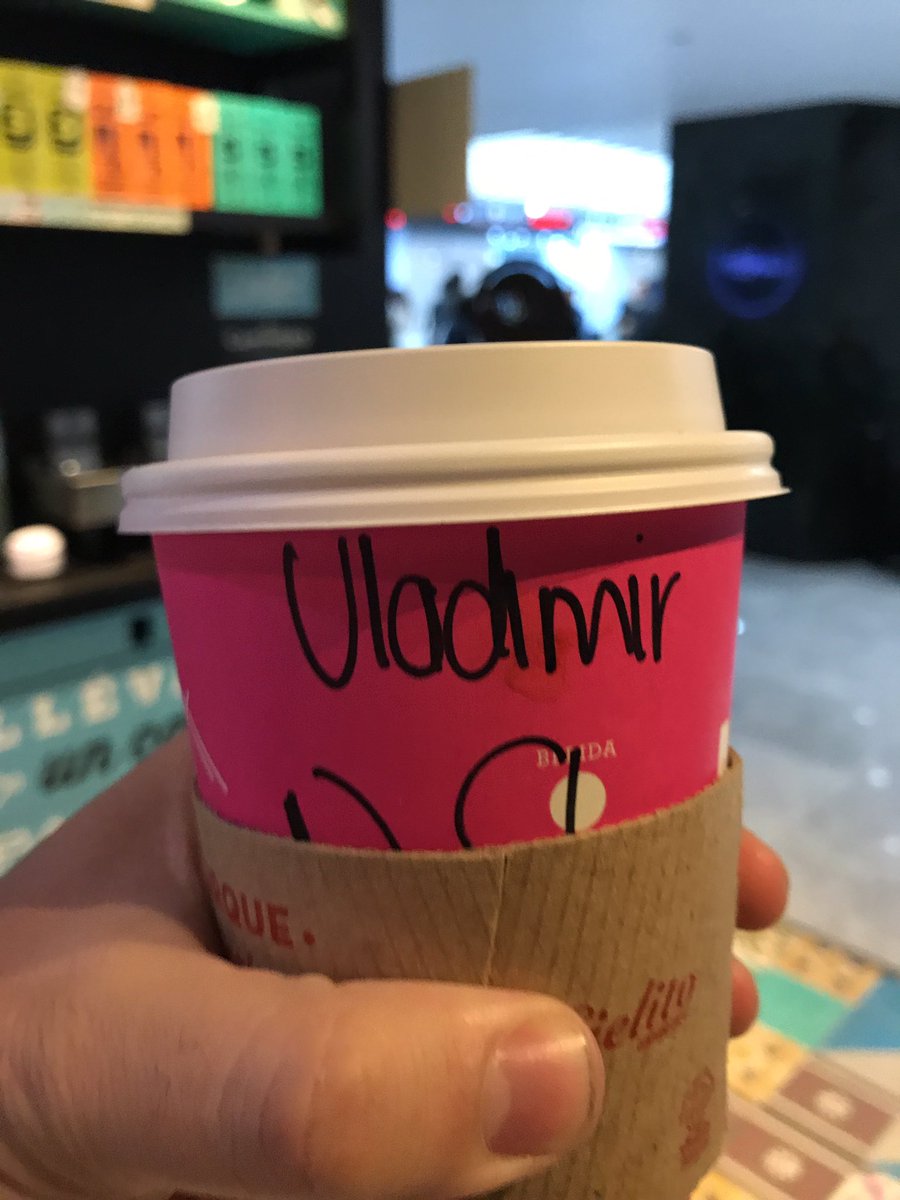 Aplausos al barista de hoy que al leer mi nombre gritó "Ulamir"