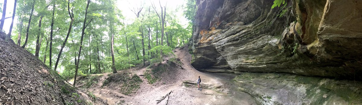 .<a href="/StarvedRockPark/">StarvedRockStatePark</a> makes you feel as small as the city. Great escape from a concrete jungle, to a limestone cavern #exploreillinois #hikechi