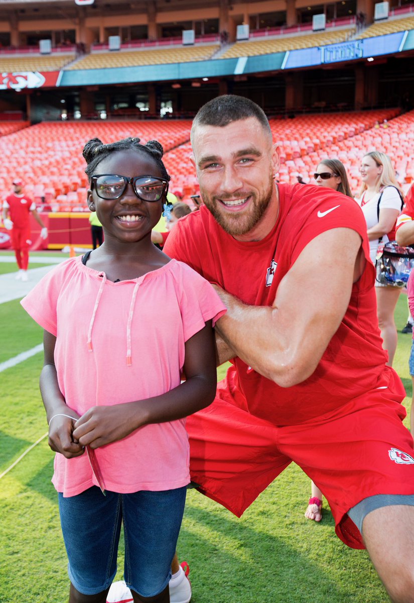 tkelce's tweet photo. My mama told me to always give back to the ones who need it. Turning catches into cash for my youngins @operationbreakthrough this year! https://t.co/g7XdXWiUMH