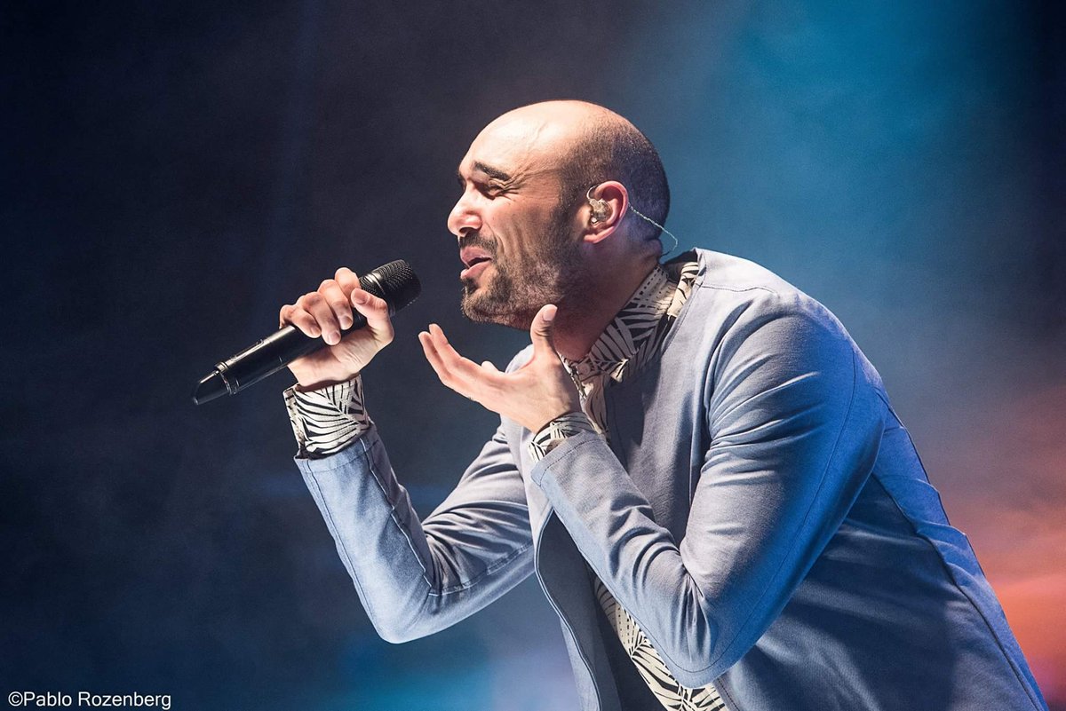 PabloRozenberg's tweet photo. Algo del excelente show de @AbelPintos en Puerto Madryn https://t.co/7i7cC3YdLS
