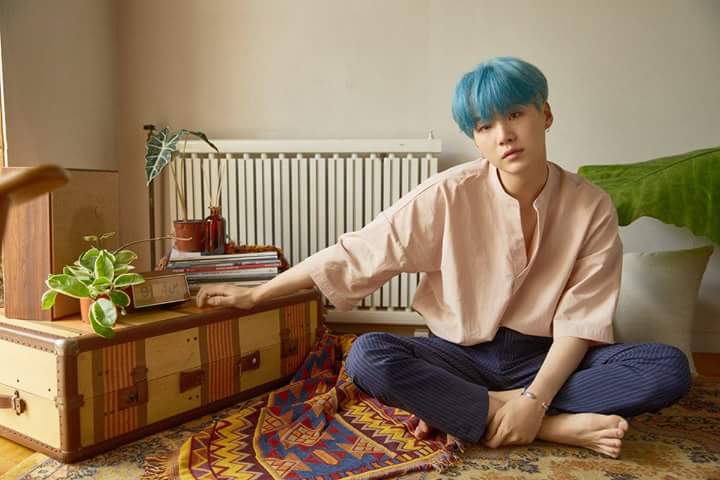 AlexerdriaJ's tweet photo. #BTS #방탄소년단 #LOVE_YOURSELF 承 'Her' Concept Photo L version
(@BTS_TWT) 
I just love the concept photo.😭 https://t.co/8US8hcKURf