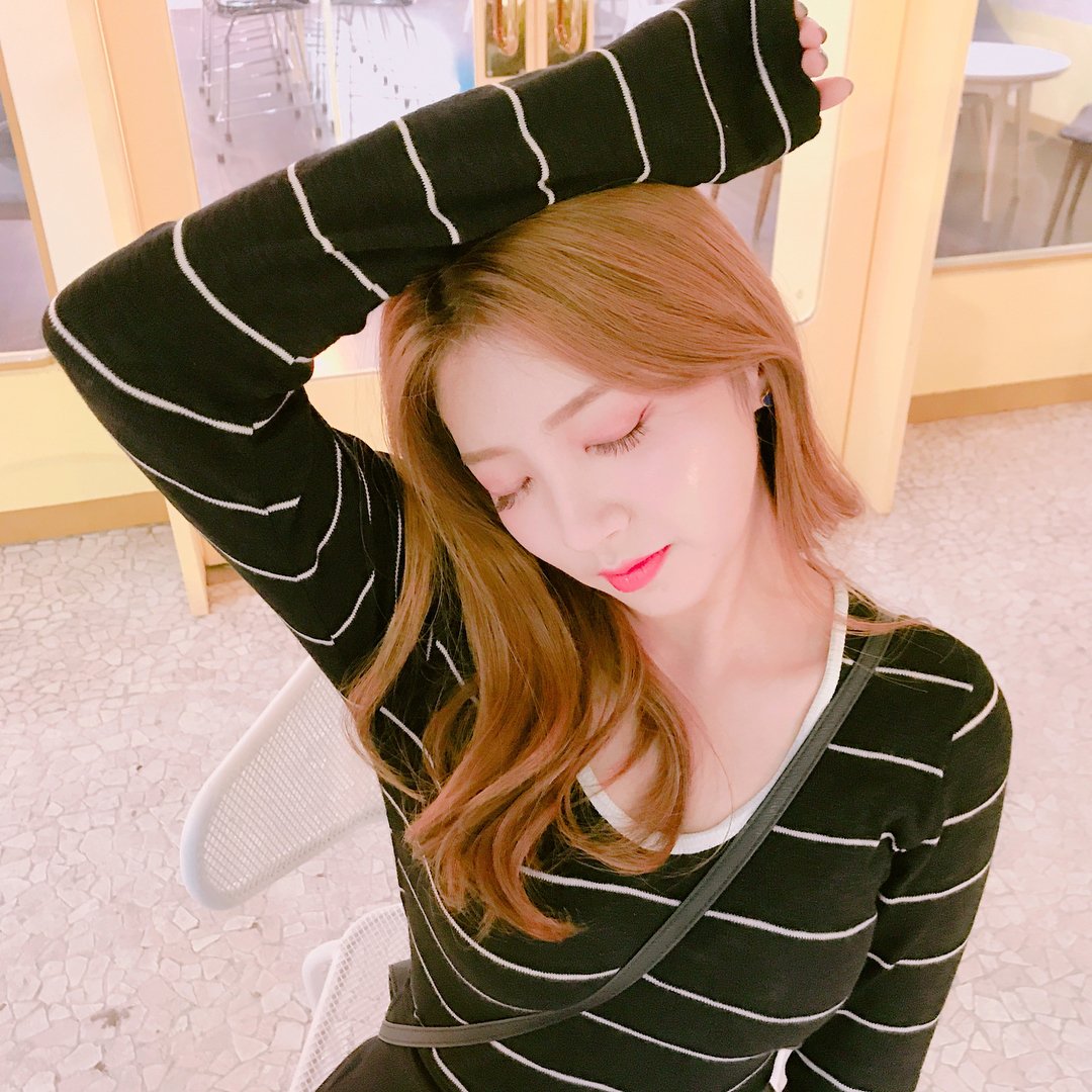 Hae_In_side's tweet photo. 우리 해인이 오늘 신났어? 보고싶다😢 https://t.co/wSsdZZ3q3I