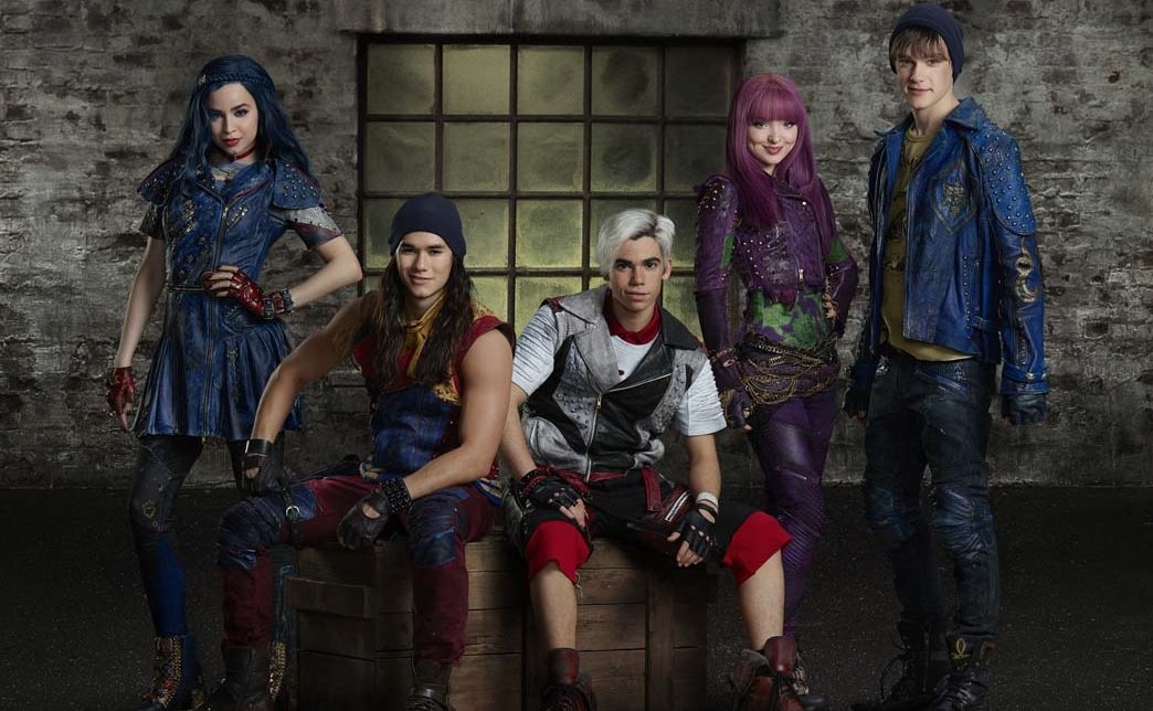 EXCLUSIVE: <a href="/SofiaCarson/">Sofia Carson</a> &amp; <a href="/booboostewart/">Booboo Stewart</a> reveal UK premiere for Disney's Descendants 2: mirror.co.uk/tv/tv-news/dis… <a href="/DisneyChannel/">Disney Channel</a>  <a href="/descendants/">Descendants</a>