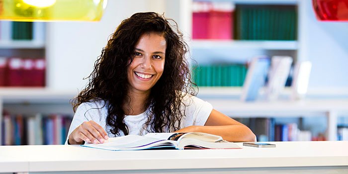 HvA's tweet photo. #HvA-student Dina Aouragh is finalist #ECHOAwards. Als sportbuurtmedewerker is zij rolmodel voor kinderen #NieuwWest https://t.co/HnYoM6x7tH https://t.co/mPoNviWbhx