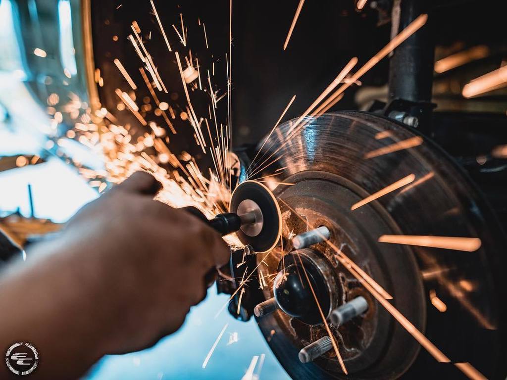 ExtremeCustoms's tweet photo. Grinding away on our next project
.
.
.
#extremecustoms #welovecars #instacars #auto #cargram #amazing_cars #autok… https://t.co/ZByLRWKCTp https://t.co/jHiLwsXBWo