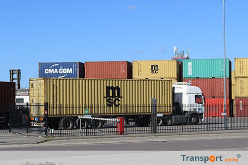 wereldnieuwsonl's tweet image. Verladers overwegen weer #vrachtwagens in te zetten door #congestie in Rotterdamse haven transport-online.nl/site/84255/ver… #Rotterdam #binnenvaart