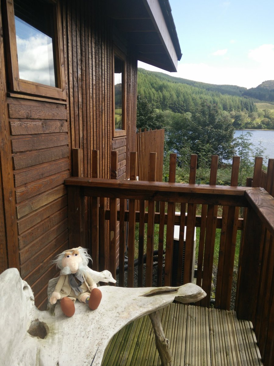 _TravelingMatt_'s tweet photo. Lucky to be staying in a cosy Hideaway cabin lodge at the foot of Ben Ledi #ForestHolidays #KeepOnFragglin https://t.co/UdElkNNSde