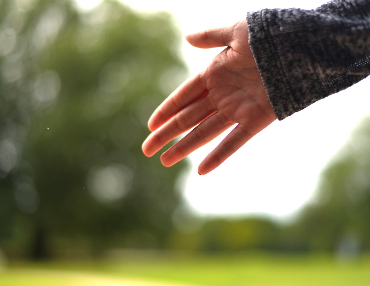 aperture_bbs's tweet photo. "Radiant Touch" by Christian Craig #ClassFav #f/1.8 #Photo1 https://t.co/6sSeB6mhha