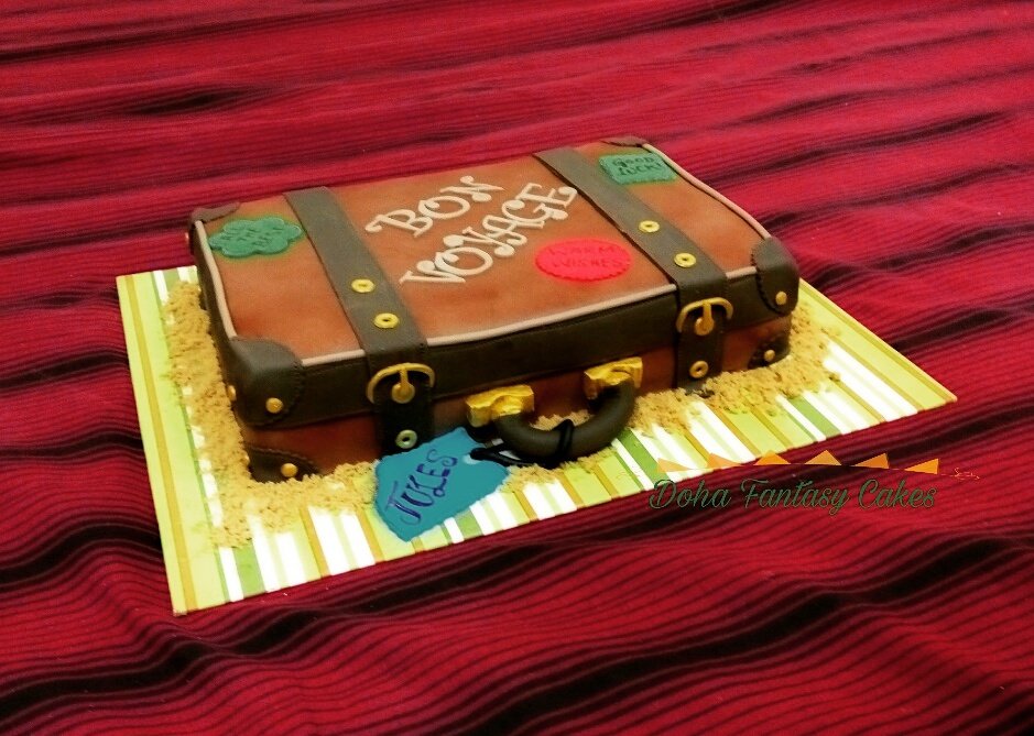 DohaFantasyCake's tweet photo. #Travelcake #suitcasecake #bonvoyagecake #Dohafantasycakes https://t.co/IcqQXrxIY3