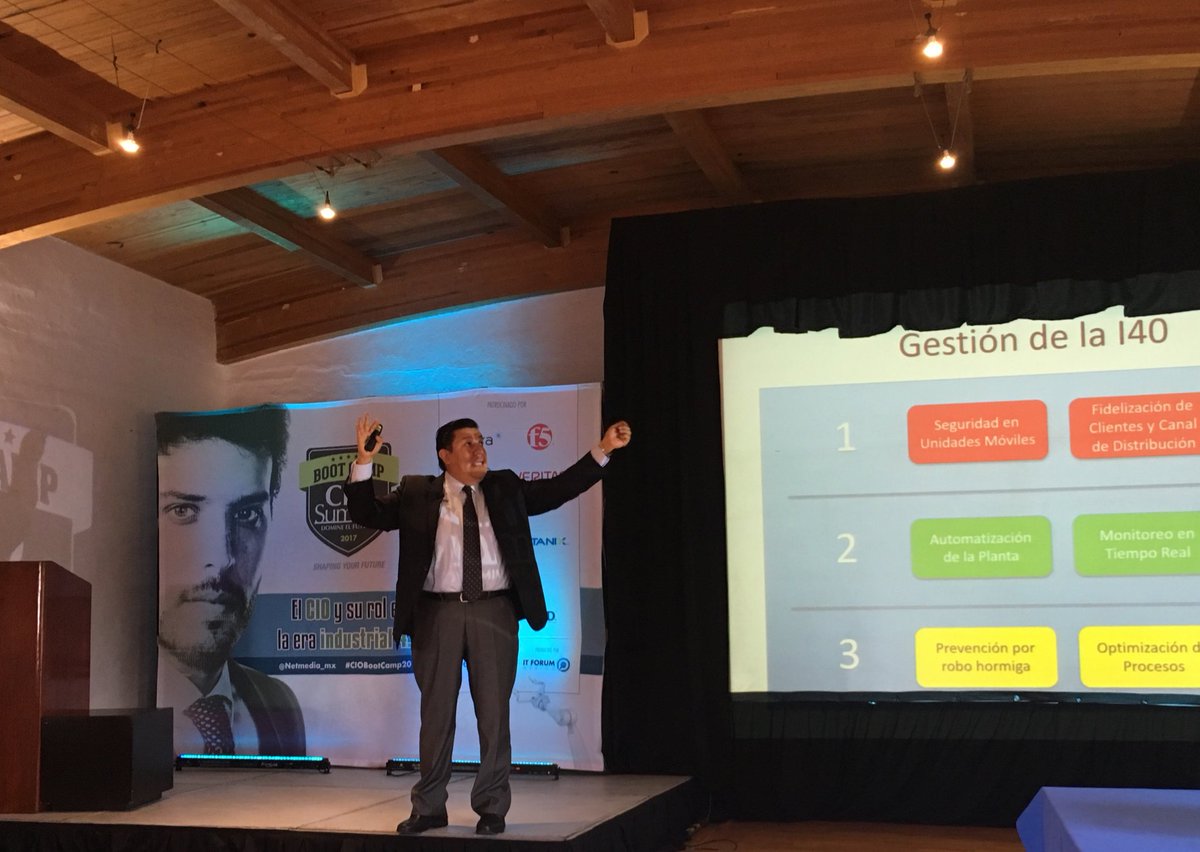 sigueaFER's tweet photo. Inminencia de la Industria 4.0 con Ricardo Alarcón @Netmedia_mx en el #CIOBootCamp2017 https://t.co/Ka9D1NJaHX