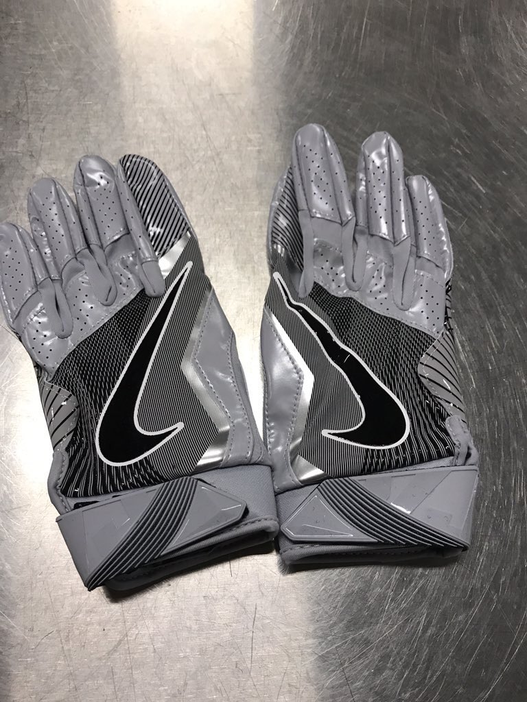 CFB_Equipment's tweet photo. Grey gloves this weekend for Colorado! @RunRalphieRun @CUEquipment https://t.co/pIQpYV6beo