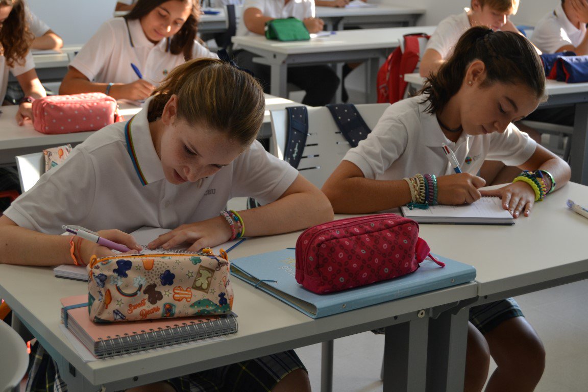 CEUAndalucia's tweet photo. #VueltaAlCole Primer día de clases en el nuevo Colegio CEU Sevilla
https://t.co/f1ybTUVZjh #eresloquehaces #nuevocurso #valores #formacion https://t.co/Z6xBBcGilJ