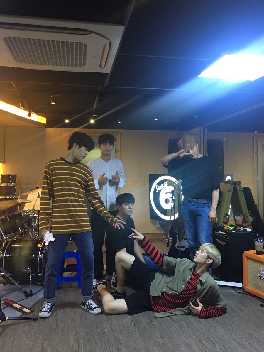 wpil30day's tweet photo. #2YearsWithDAY6 
#HAPPYDAY6DAY 
#TwoYearsAndForeverWithDay6 https://t.co/u6EtAb2pal