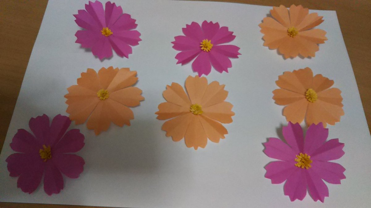Sora 折り紙でコスモスを作ったぜっ Youtubeで見つけたものです 可愛く出来たので満足です 花束を君へ 気持ち込めて作ったよ 秋らしいね おり紙