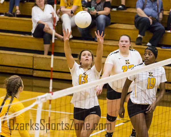 OzarksOzone's tweet photo. This week's volleyball power rankings via @thejordanburton are out! See the full top 10 here: https://t.co/Y31M7hbgi4 https://t.co/KlfnV4U6AV