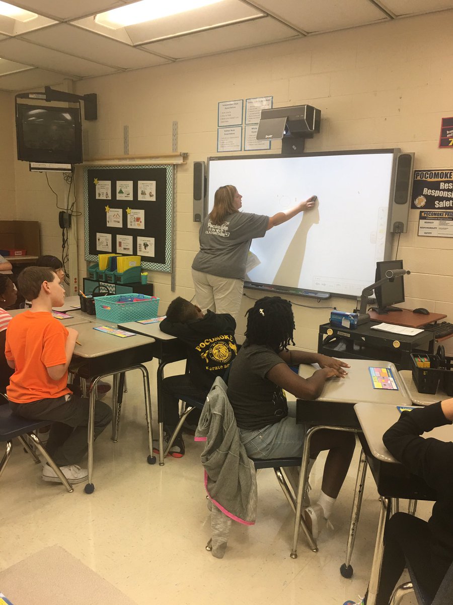 Blrathel's tweet image. Our Librarian rocks!! #pocokidsrock #patternfun #mathrocks @PocomokeMiddle @MrRecord21 @mssturgis18 @pmsmakerspace