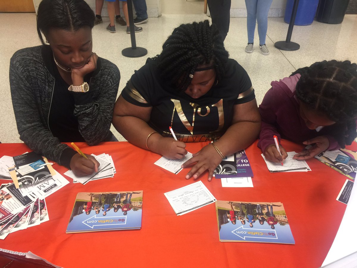ChooseClaflin's tweet photo. Students from Loris High School are #claflinbound for @ClaflinUniv1869 #lorishigh https://t.co/ZcMo71qqxP
