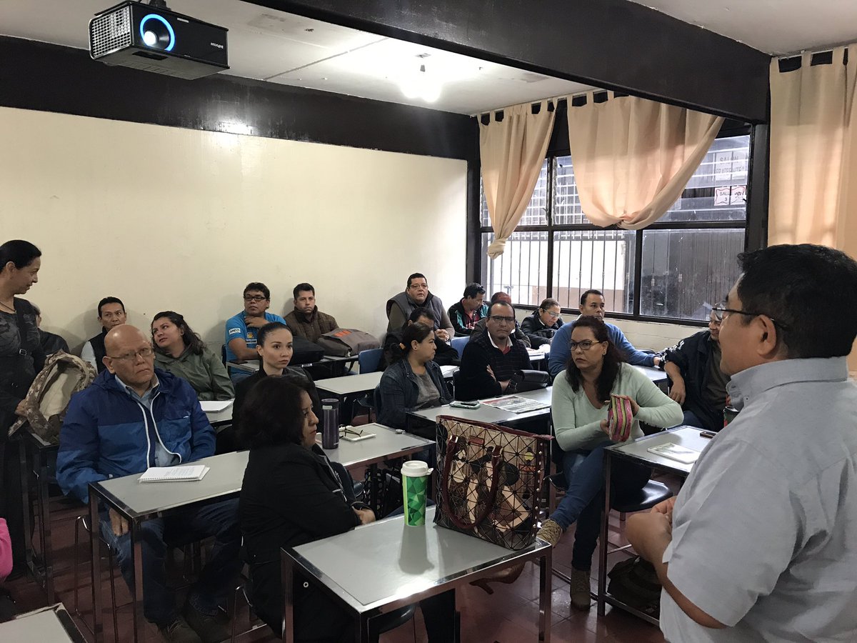 ProNIJAL's tweet photo. Sesión @ProNIJAL en la secundaria tecnica 89, trabajando con maestros de secundaria #JaliscoFacingTheFuture #WeTeachForEveryone https://t.co/2vwP7qrZfJ