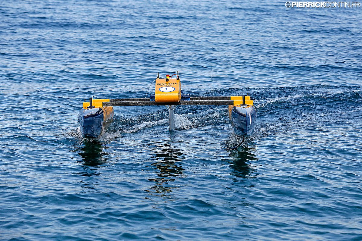 CN_Hydro's tweet photo. Quelques photos du bateau léger de @CentraleNantes après sa victoire en 8ème de finale! #BoatOfTomorrow #Hydrocontest https://t.co/4orchFc0Av