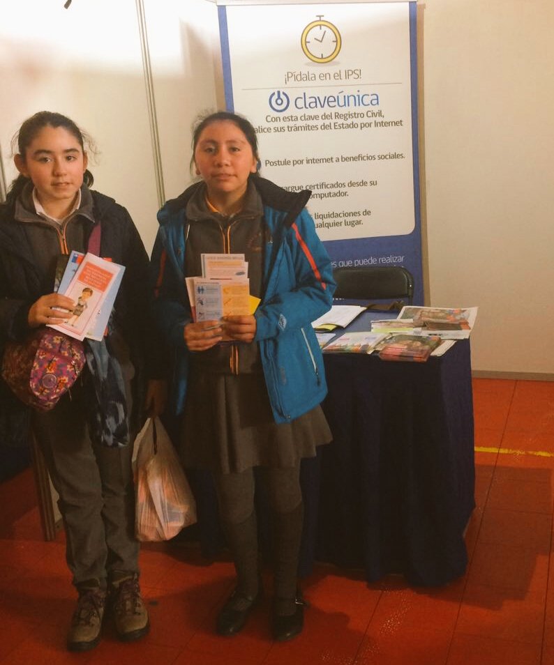 IpsLosLagos's tweet photo. Participamos en Feria orientada a estudiantes, a quienes entregamos información y acceso #ClaveÚnica para trámites #EducSuperior #PtoMontt https://t.co/nOx3jMewOw