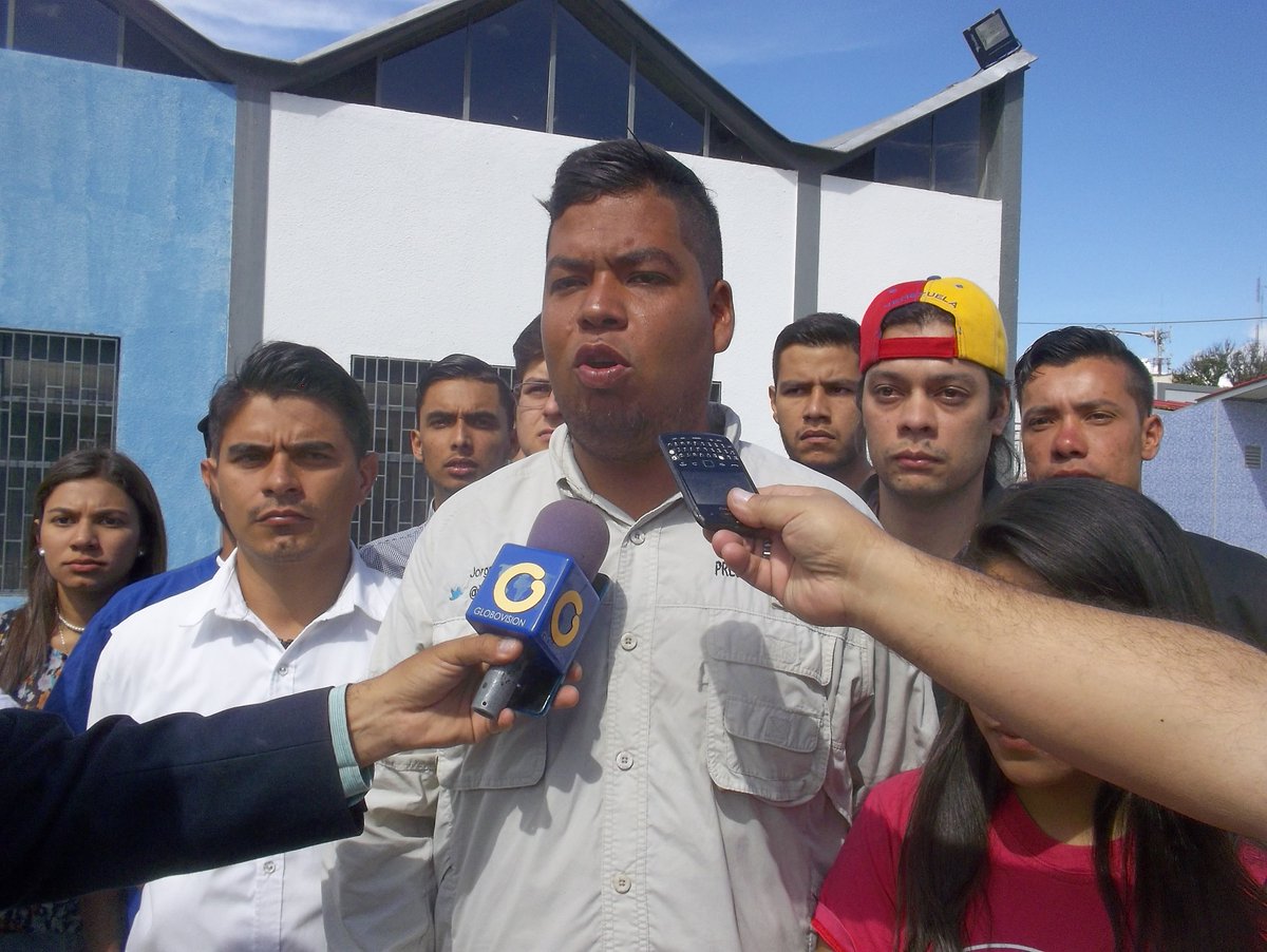 Estudiantes merideños rechazaron incumplimiento al acuerdo del pasaje estudiantil #Mérida #7Sep caraotadigital.net/regionales/est…