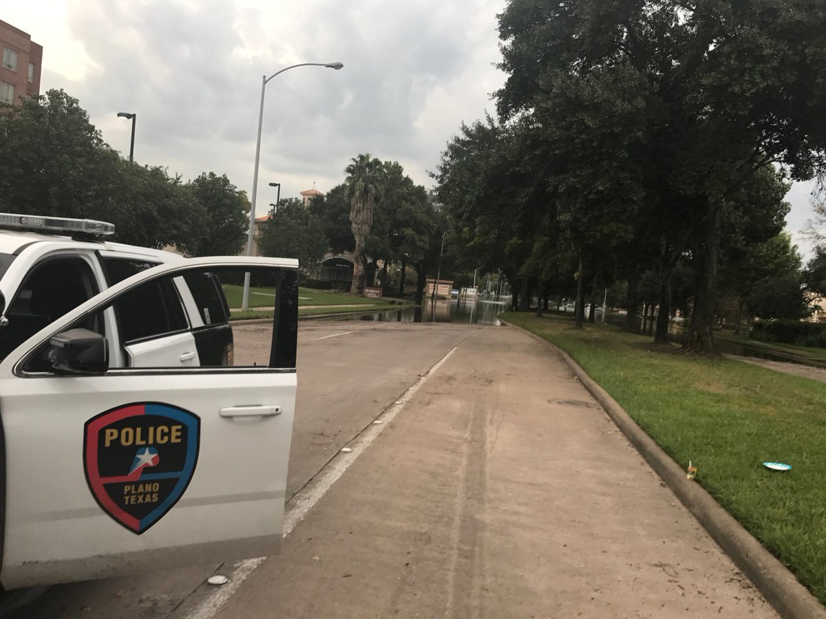PlanoPoliceDept's tweet image. More photos from Houston as our officers continue to assist with hurricane relief efforts with @houstonpolice  #TexasStrong