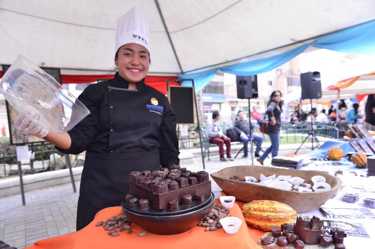 utpl's tweet photo. Presentación de productos derivados del cacao de #Asopromas emprendimiento apoyado por proyecto #VinculaciónUTPL en parroquia #LosEncuentros https://t.co/wJD5exnh1M