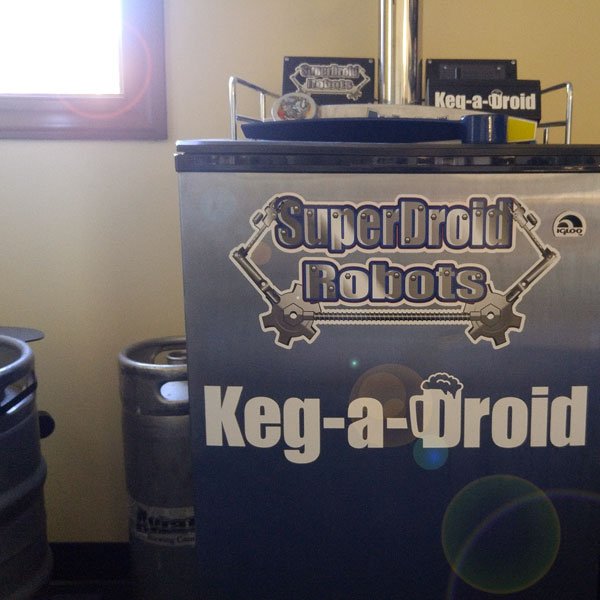 SDRobots's tweet image. Because #NationalBeerLoversDay!! ow.ly/ZQGU30eYZPL #robots #beerRobot #beer #technology #RemoteControlBeerRobot