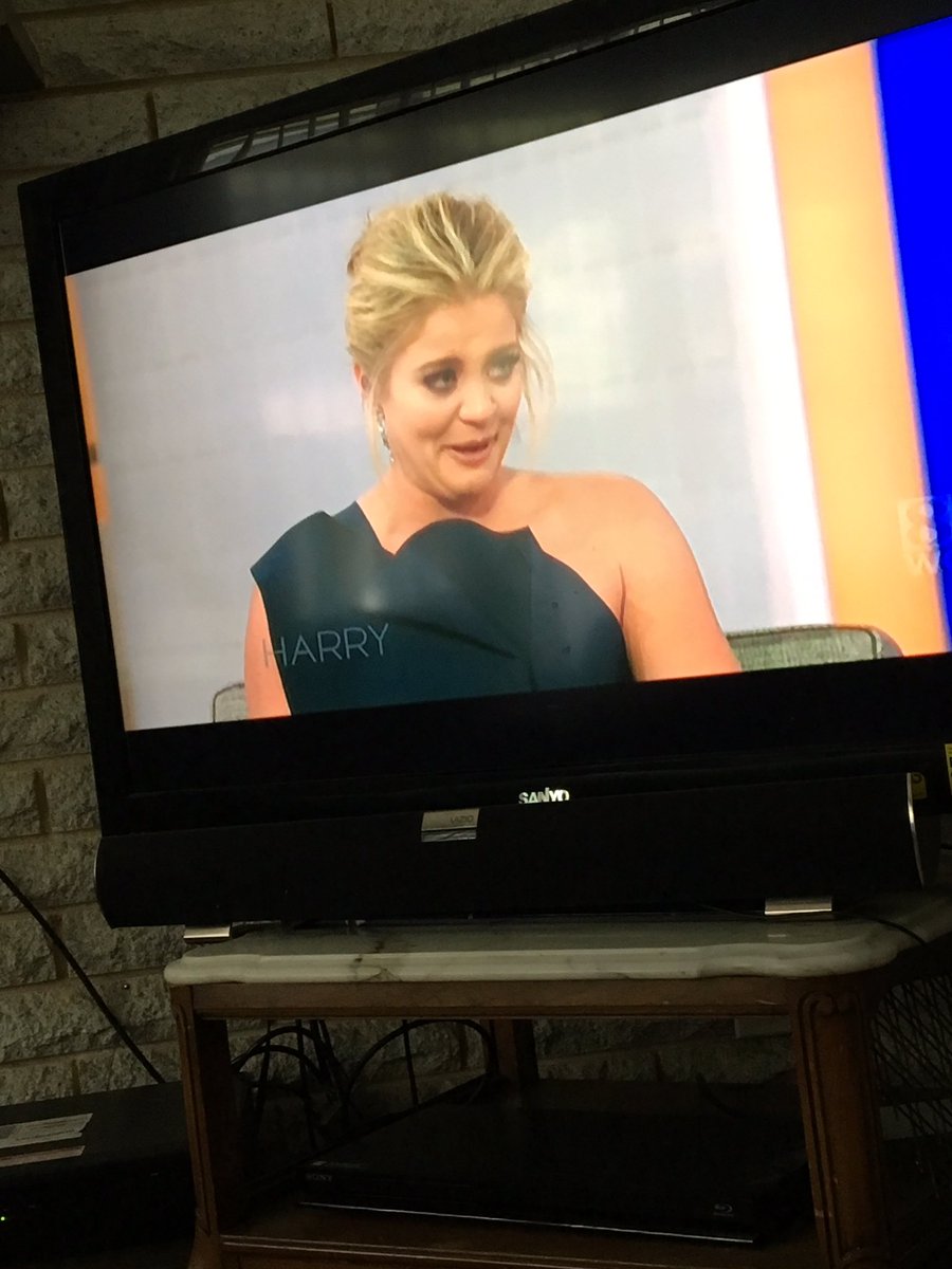 luvvmyson2's tweet photo. Just watched you on the #harryshow ๐ such a wonderful lady!! So glad got to see you at Hershey, Pa @Lauren_Alaina https://t.co/Sifw6D9Bzz