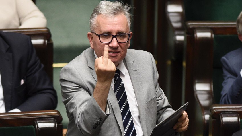 GrzegorzLaguna's tweet image. #Owsiaka pozwano za przeklinanie na festiwalu, poseł #Pyzik z PiS za ten gest w Sejmie został ukarany... upomnieniem. Dura lex, sed lex.