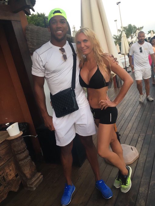 campe&oacute;nmundial peso pesado IBF supercampe&oacute;n WBA campe&oacute;n IBO boxeador 👊🏾 worldchampion IBF superchampion<a href="/tag/yolaberrocal"class="tags"><span>#yolaberrocal</span></a>