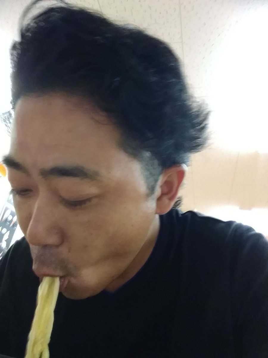 secrethall's tweet image. 九州上陸作戦
九州と言えば豚骨ラーメン
まずはラーメンをいただきます‼

夜中の１時お客さんは私のみ、煮込みすぎたのか？ちびっとしょっからい
まぁでも美味です。