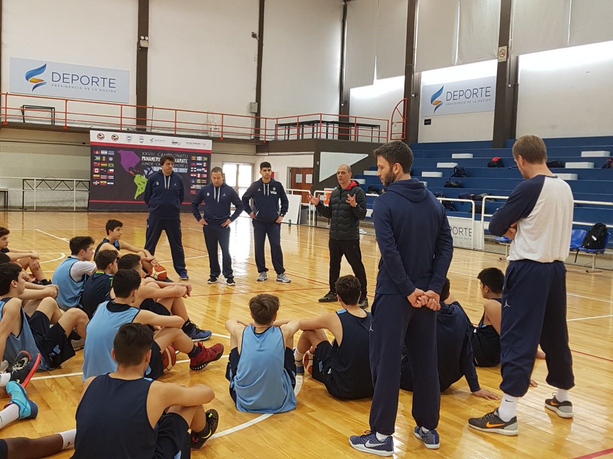 cabboficial's tweet photo. Inolvidable experiencia para los chicos de la Preselección Nacional U14. Visita y charla de Sergio Hernández. ¡Gracias Oveja! https://t.co/wD2E2bU3cY