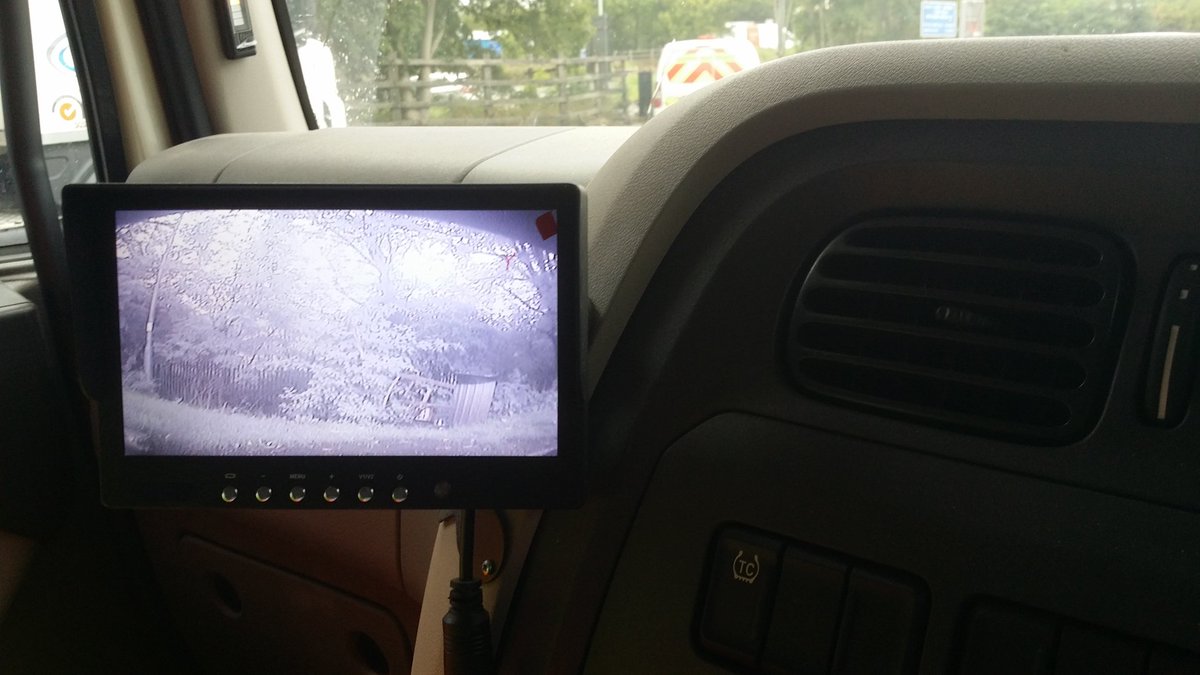 EdHardy74's tweet image. So much easier in the city with this rear/side camera set up. Why aren't they standard on new trucks? #sidecameras #trucks #cycles #safety